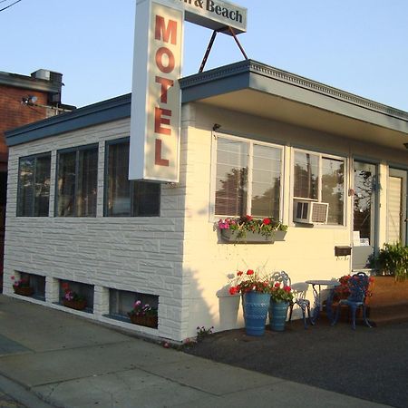 فالماوث Town & Beach Motel المظهر الخارجي الصورة